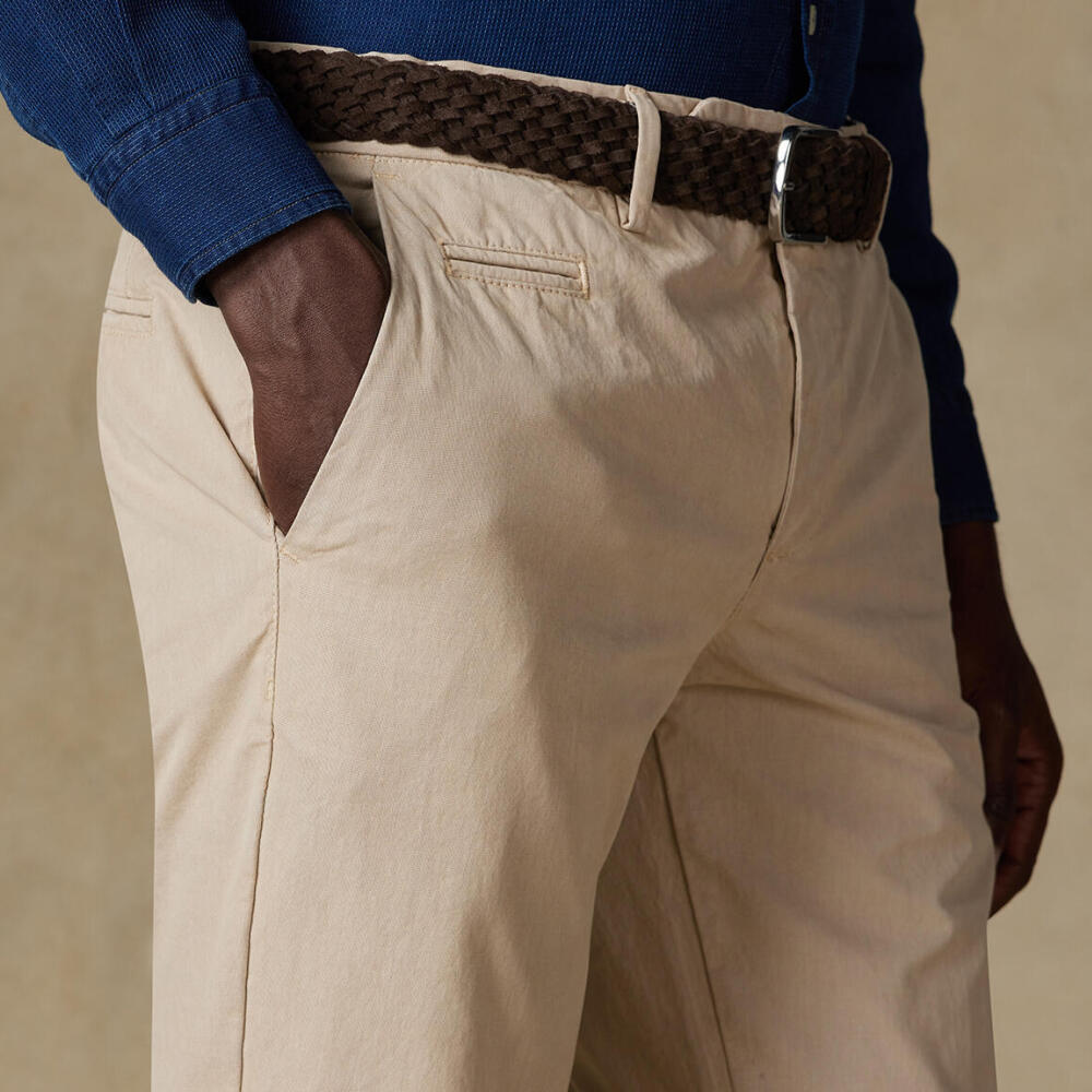 Qu'est-ce qu'un pantalon chino et comment le porter ?