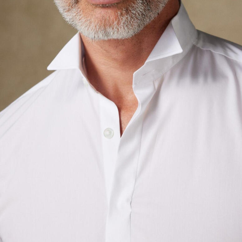 Quel col de chemise choisir pour un nœud papillon élégant ?