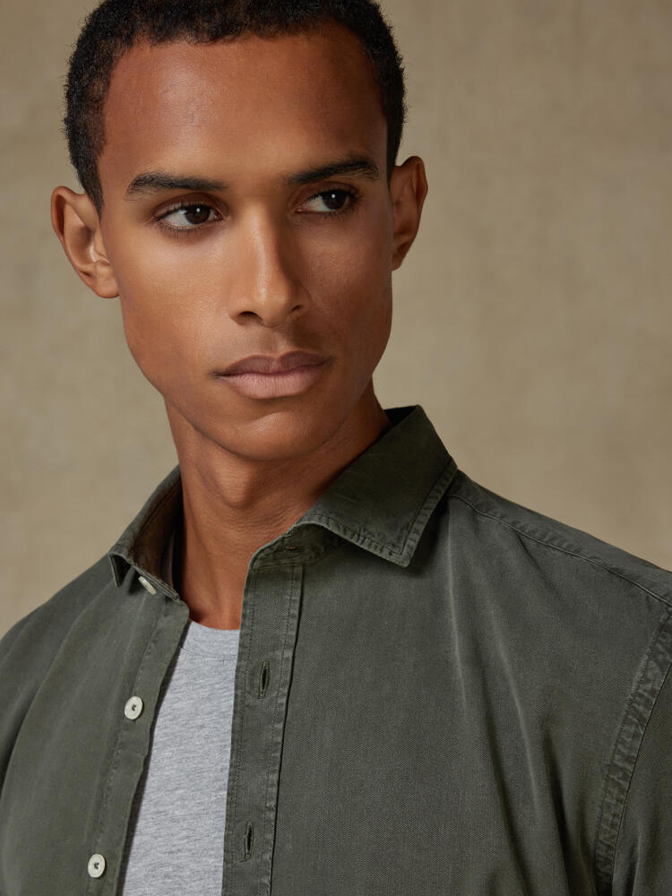Chemise cintrée Lio en gabardine lavée kaki Chemises Casual Slim